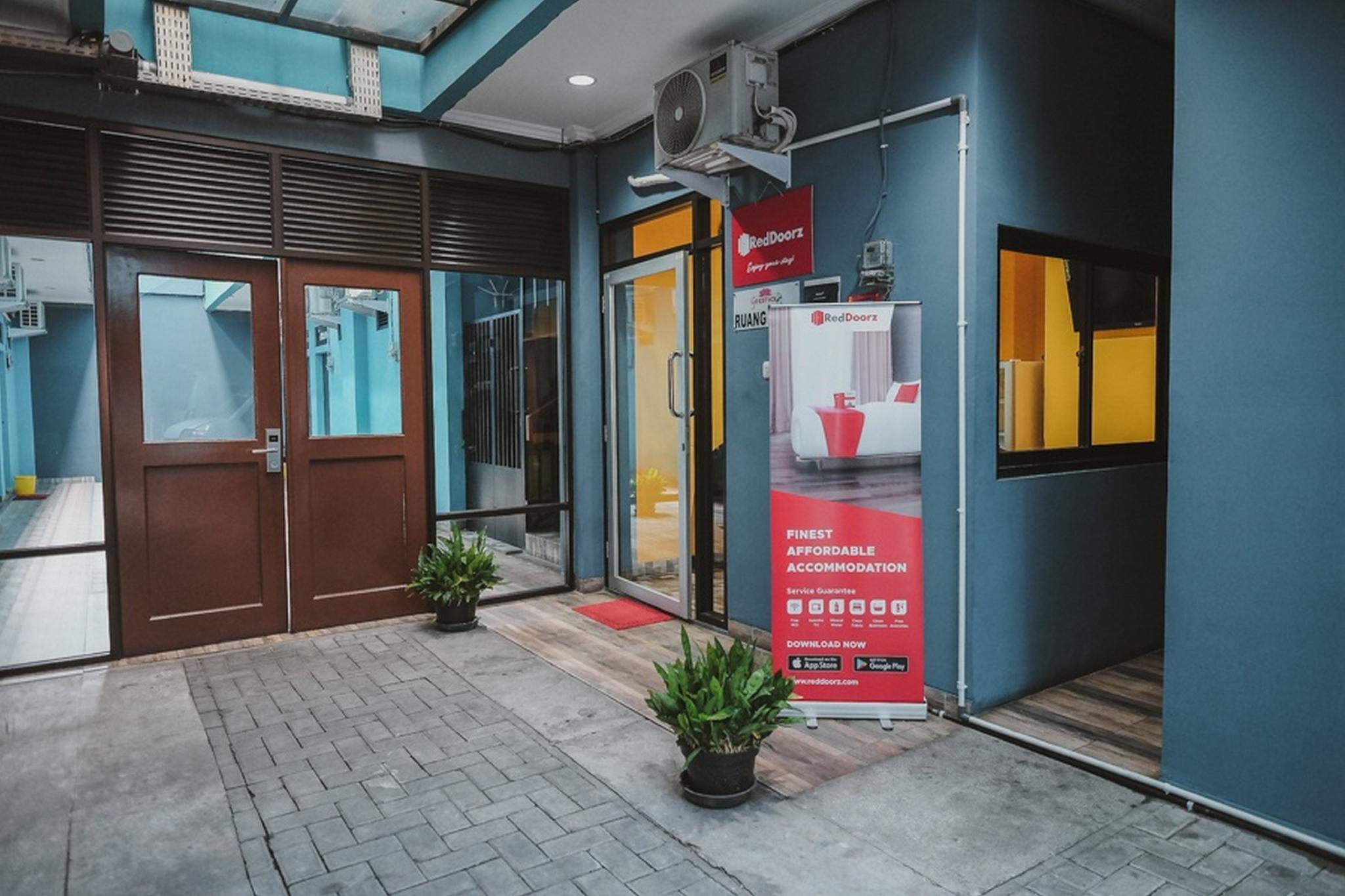Hotel Reddoorz Near Rsud Koja Yakarta Exterior foto